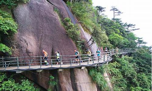 三清山玻璃栈道_三清山玻璃栈道在哪个景点